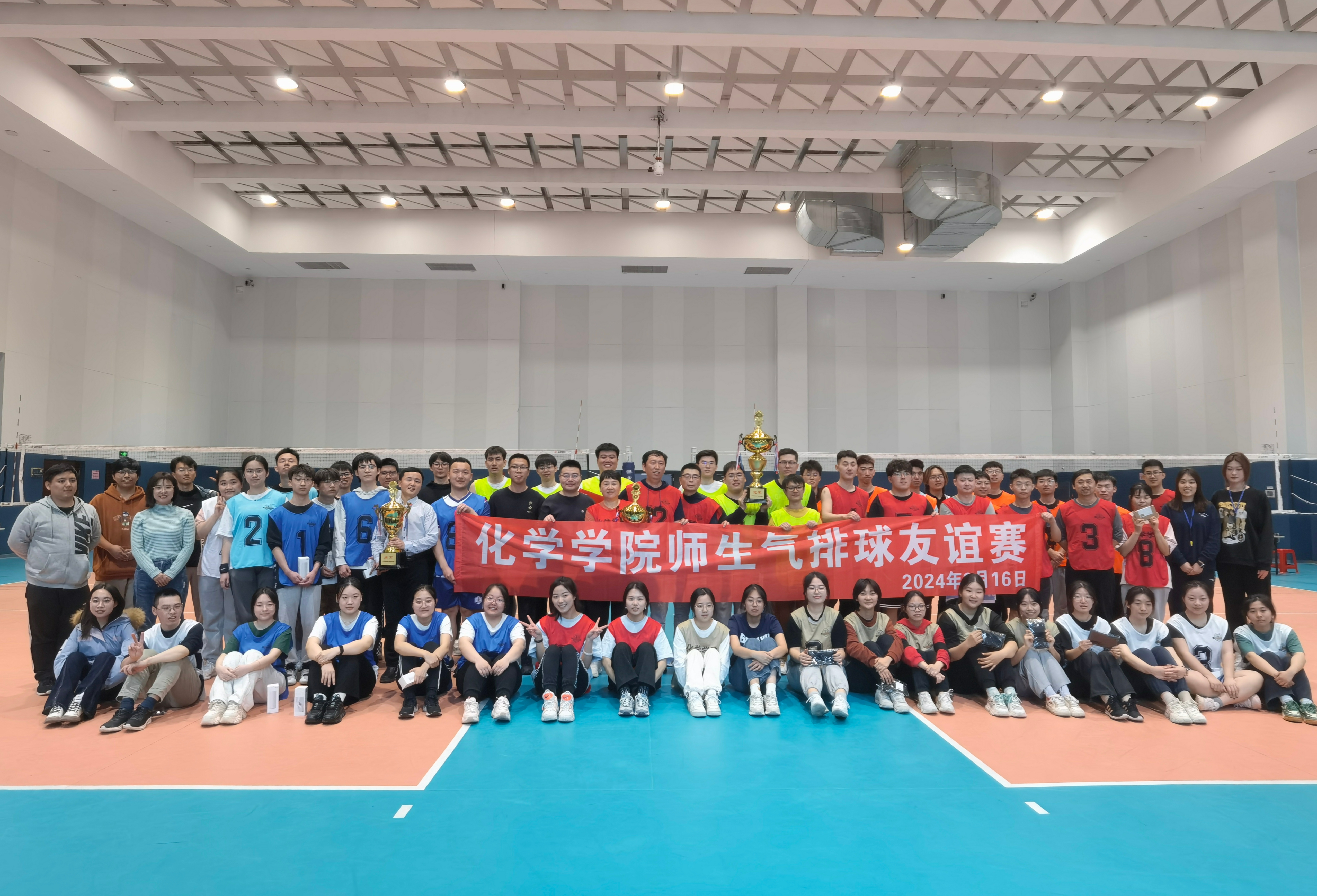 44118太阳成城集团·(Macau)官网师生气排球友谊赛圆满结束